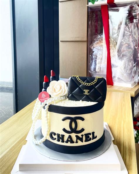 how to duplicate chanel c on cake|chanel cake.